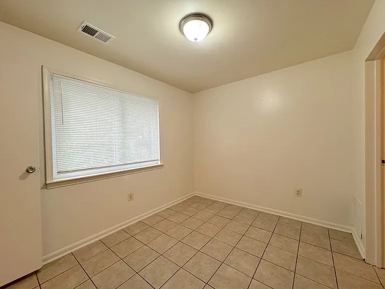 4657 Logsdon Dr — Photo 4