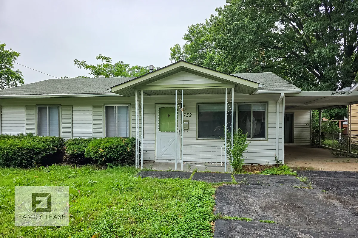 Building Photo - 732 Saint Nicholas Dr
