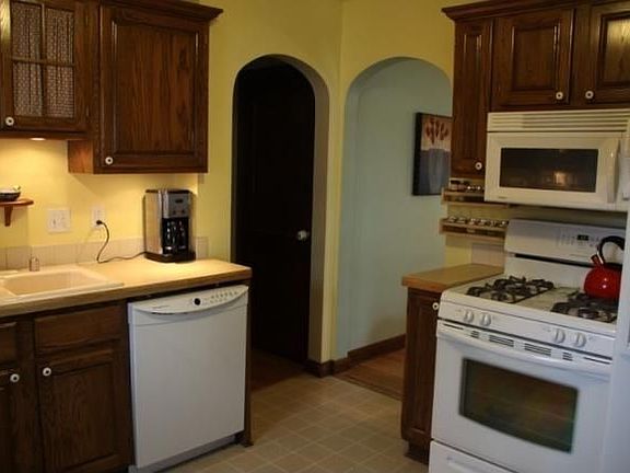 4th image of 529 N 112th St