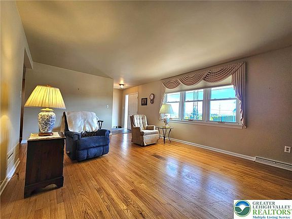 2nd image of 1948 Belleview Dr