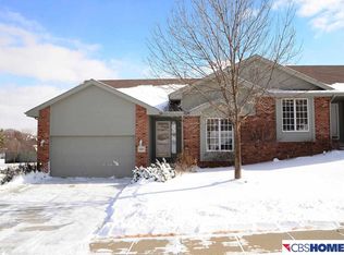 11607 Lakeview Dr, Papillion, NE 68133