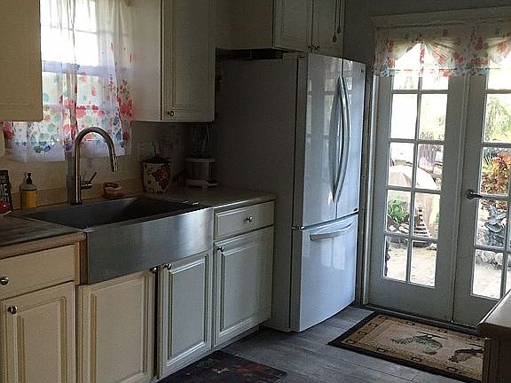 4th image of 4081 Almond Ave