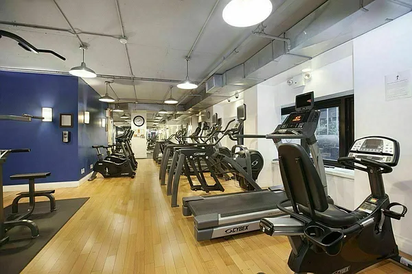 Rented by R New York | media 23