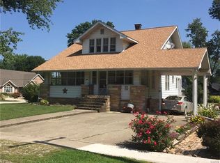 412 W Madison Ave, Farina, IL 62838