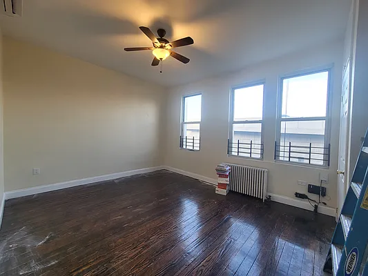 Rented by Capri Jet Realty Corp | media 10