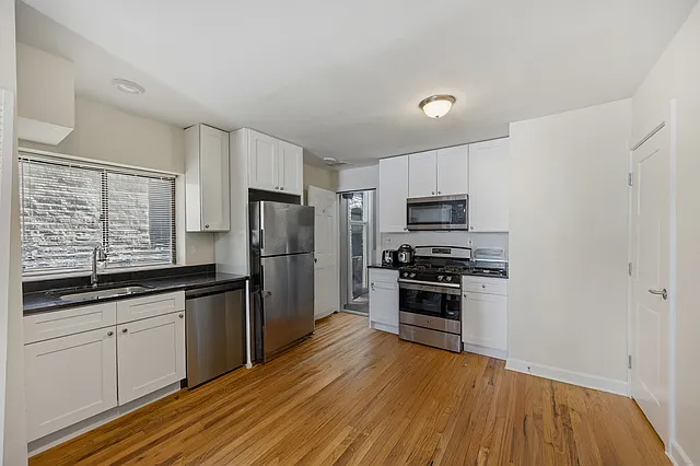 1851 W Chicago Ave #2F — Photo 8