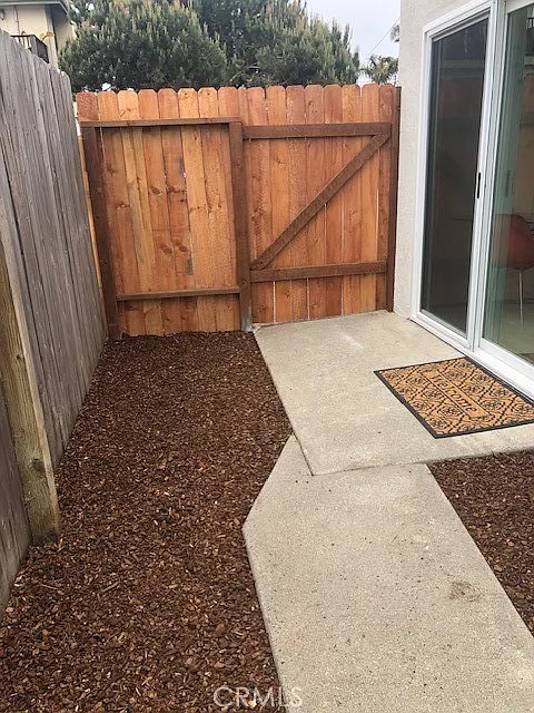 2 bed, 1.5 bath, 900 sqft, $2,500 — Photo 3