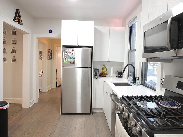 3056 N Honore St #1 — Photo 4
