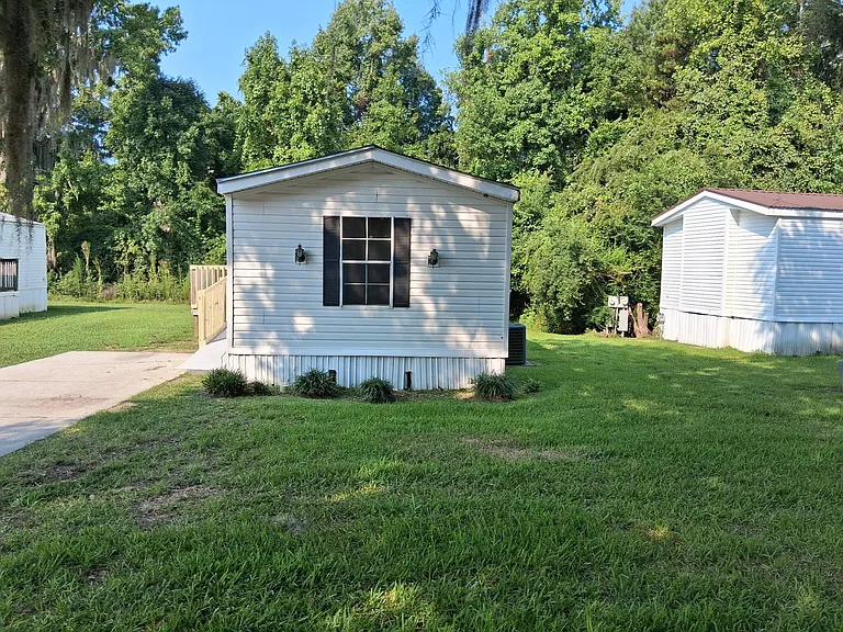 1261 Stoneybrook Dr — Photo 1