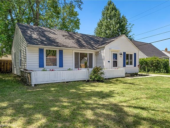 3rd image of 15611 Mina Ave