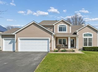 829 Renaissance Dr, Carol Stream, IL 60188