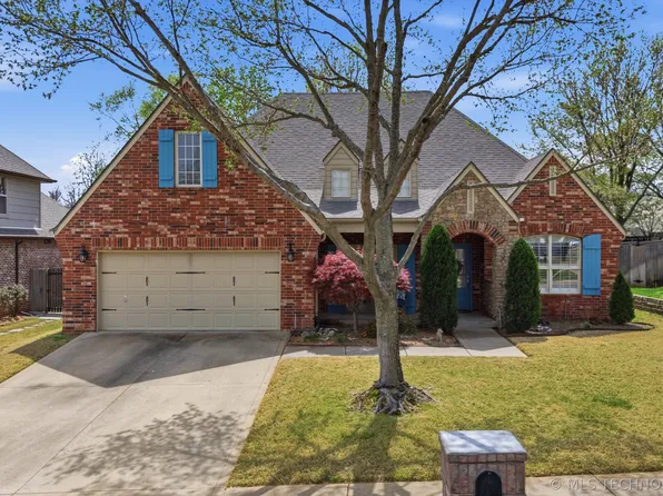 8806 E 110th Pl, Tulsa, OK 74133