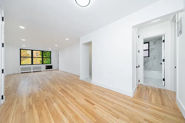 Living room, photo 2