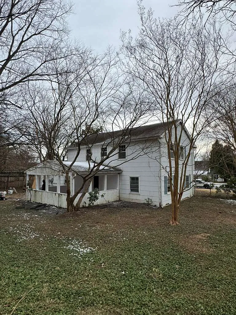 6 bed, 2400 sqft, $4,500 — Photo 1