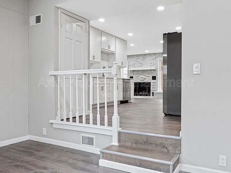 537 Lynn Haven Ln — Photo 7