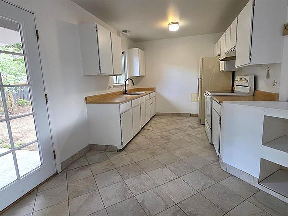 3rd image of 720 Garnet Avenue