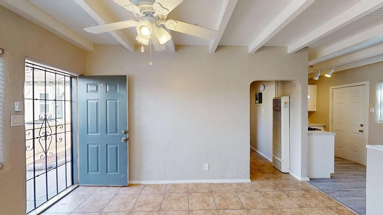 Just Renovated 1 Bed / 1 Bath Apartment w/ Priavte Yard — Photo 3