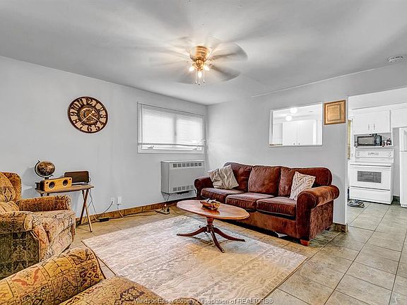 4th image of 3376 Byng Rd