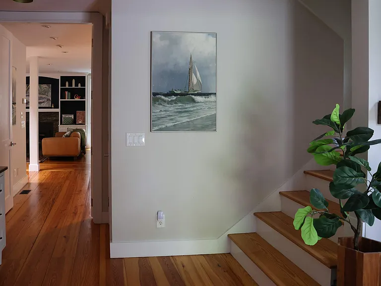 130 Carroll Ave — Photo 7