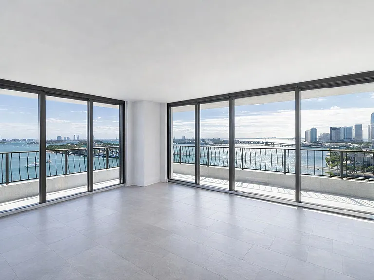 555 NE 15th St #20A — Photo 11