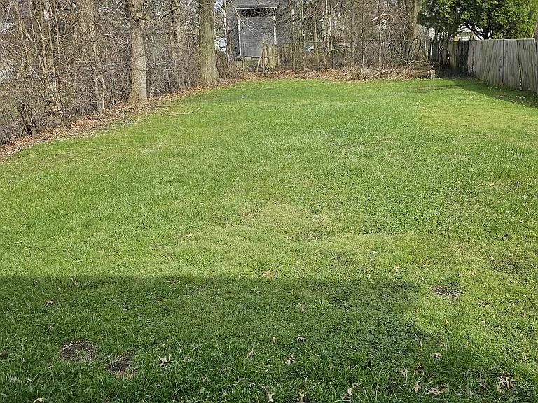 573 Grace Ave — Photo 2