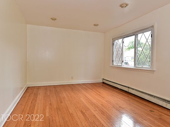 3rd image of 8-01 Park Ave
