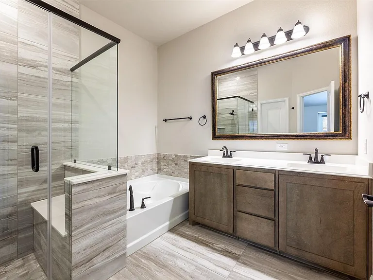 1304 Lancaster Dr — Photo 16