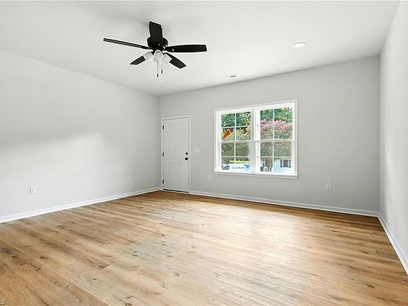 5th image of 458 Sanford Ave