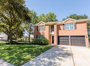 4401 W Columbary Dr, Rosenberg, TX 77471