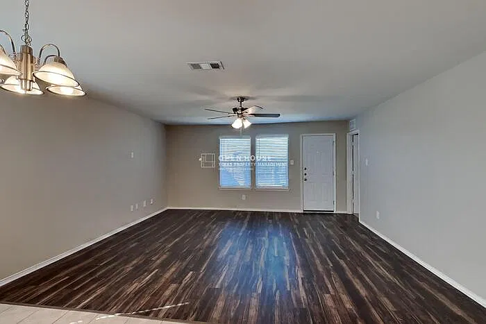 3 bed, 2.0 bath, 1757 sqft, $2,000 — Photo 3