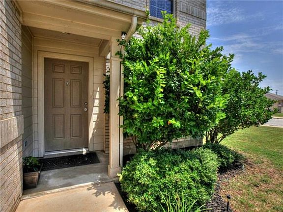 3rd image of 200 Indian Meadow Dr