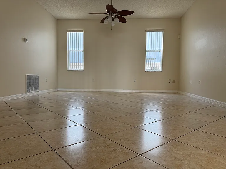 510 Bromley Ct — Photo 8