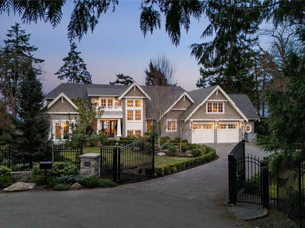 2616 Queenswood Ln, Saanich, BC V8N 1X5