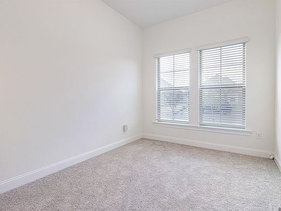 4th image of 38446 Parliament Dr