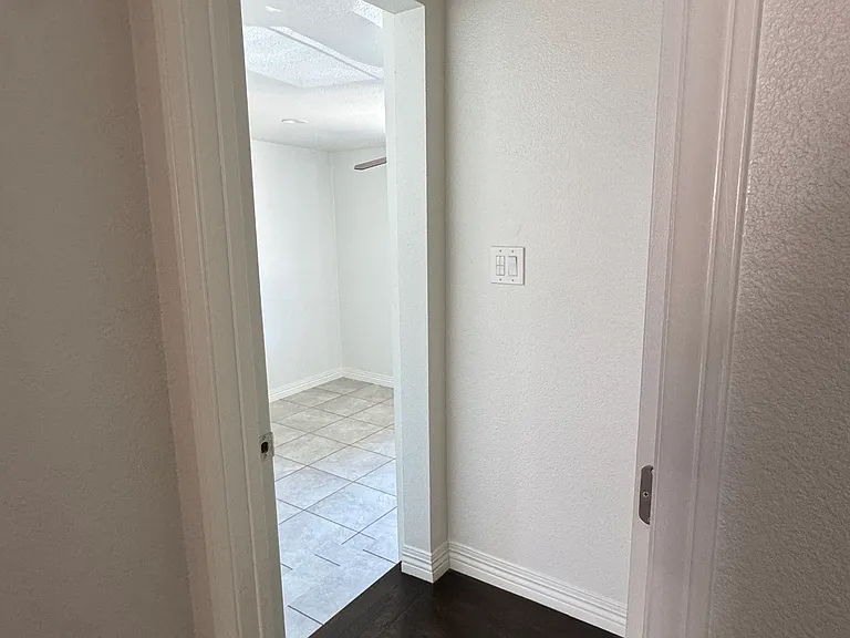 5766 Newcastle Ave — Photo 11