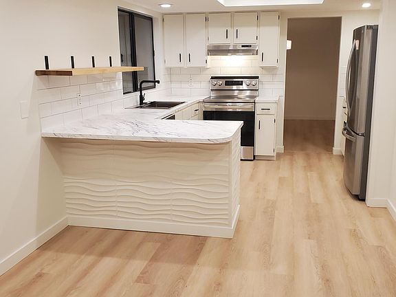 breakfast nook & kitchen