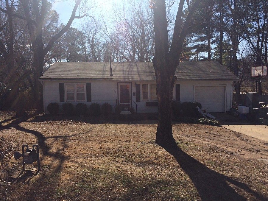 1st image of 1227 S Maxwell Dr