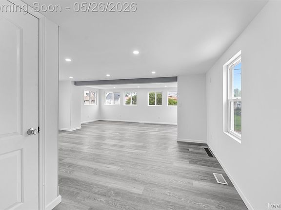 5th image of 4354 S 5th St