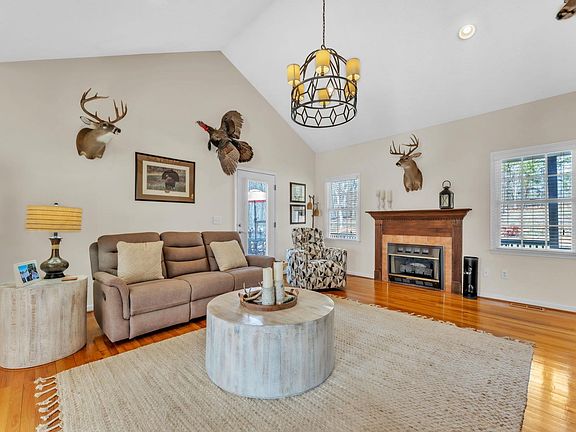 4th image of 111 Mountain Brook Trl
