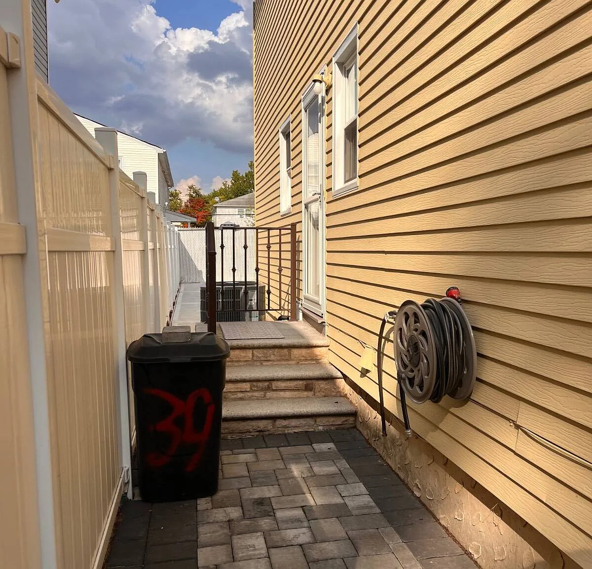 1 bed, 1.0 bath, $1,900 — Photo 2