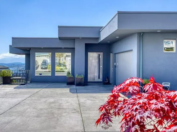 3716 Belaire Dr, Nanaimo, BC V9T 5A1