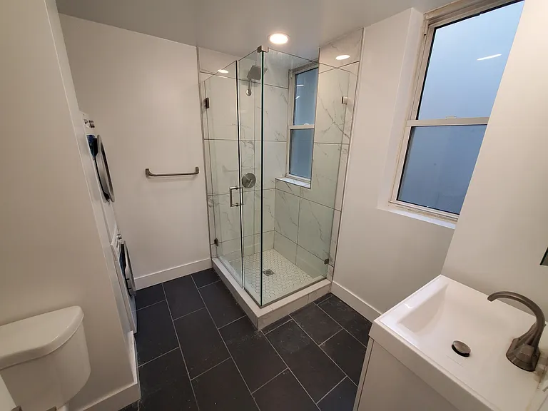 51 Queensberry St #25 — Photo 8