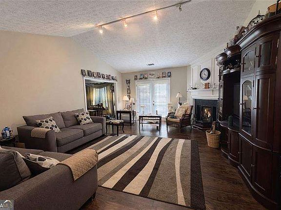5th image of 3957 Wintersweet Dr