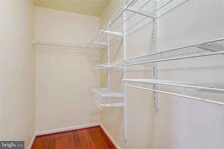 6805 Hollow Glen Ct — Photo 33
