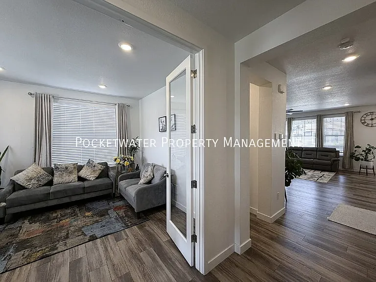 1856 Meagan Way — Photo 2