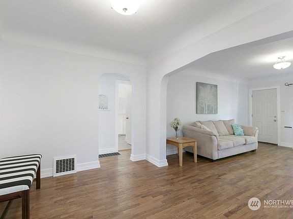 5th image of 715 S 18th Avenue W