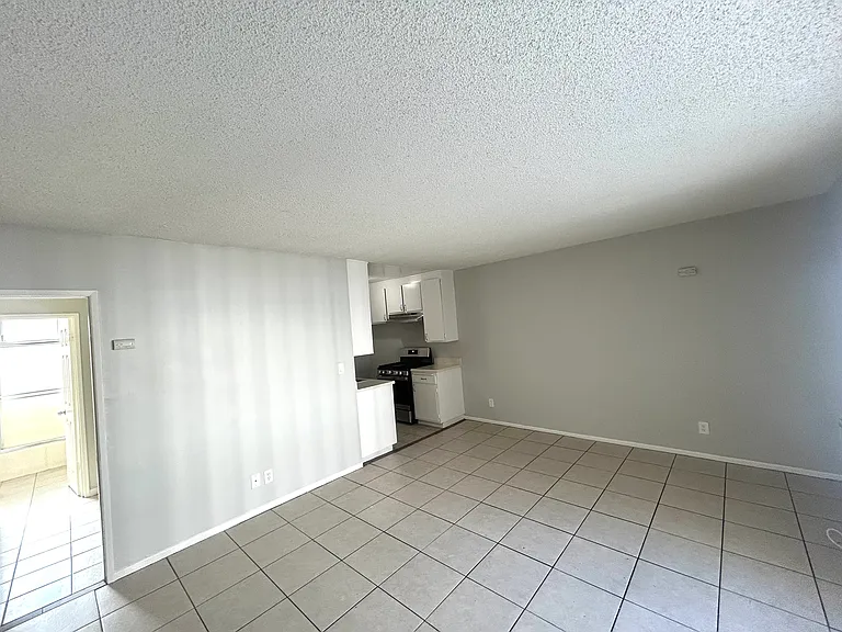 20437 Cohasset St #4 — Photo 2