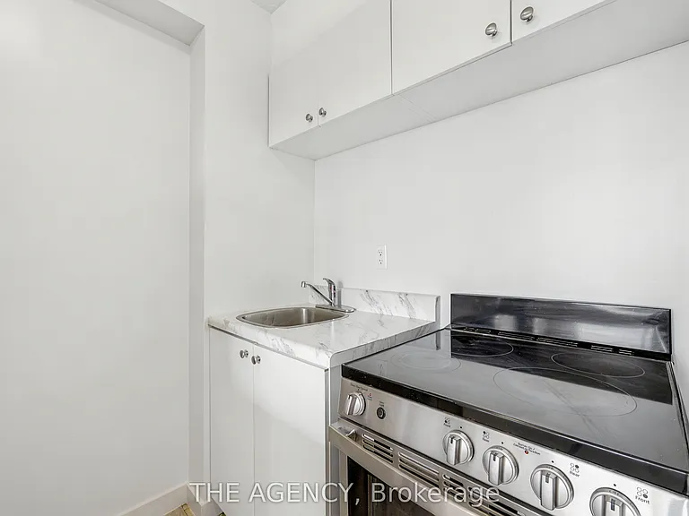 2360 Dundas St W #2816B — Photo 8