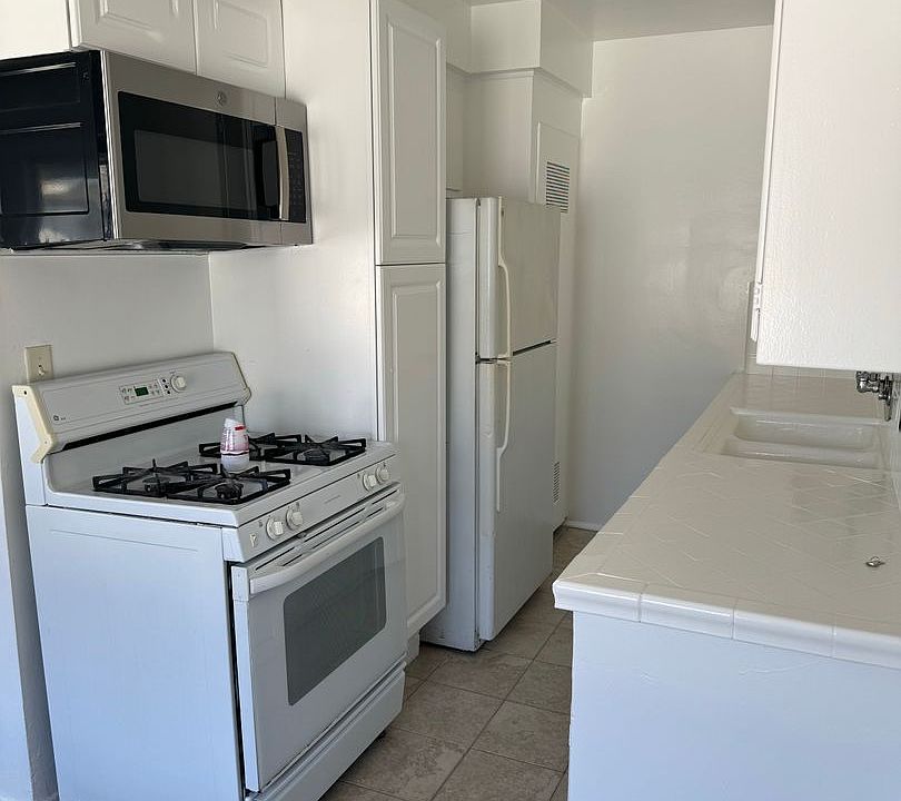 1st image of 6114 S Victoria Ave APT 10