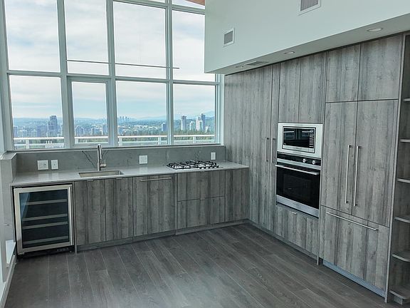 2nd image of 505 Nelson St #2502